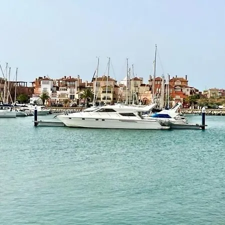 Gatu Sherry, Junto Puerto Deportivo Y Playa 